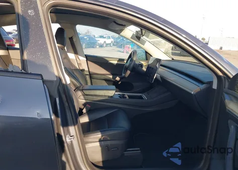 2023 Tesla Model Y Awd/Long Range Dual Motor All-Wheel Drive z USA, uszkodzony, nr VIN 7SAYGDEE6PA039892